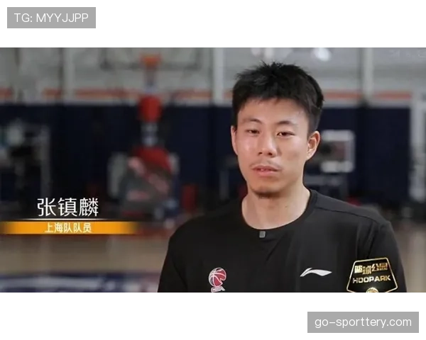 【2026年4月CBA联赛·赛后·聚焦特写：张镇麟命中绝平三分后，与布置战术的杨鸣紧紧拥抱